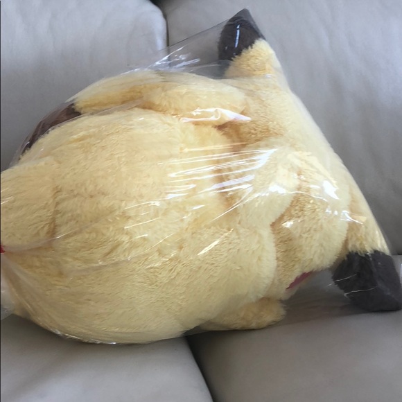 Cuddle me pikachu Pokémon plushy plushi - Picture 7 of 7